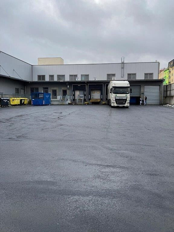 Pronájem obchodních prostor 515 m²
