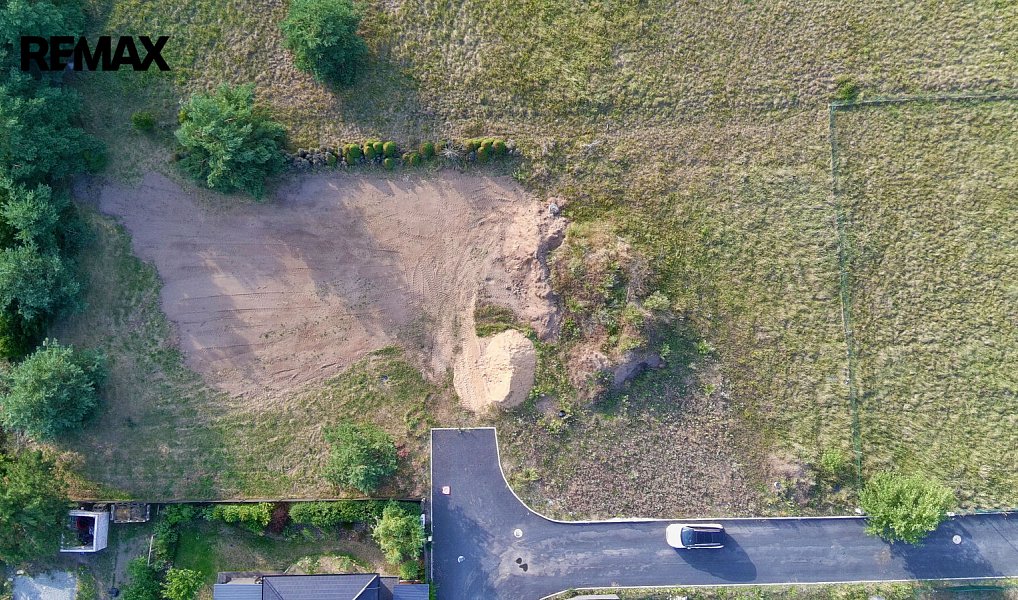 Prodej stavebního pozemku 1 087 m², Tišice – náhled fotky 15