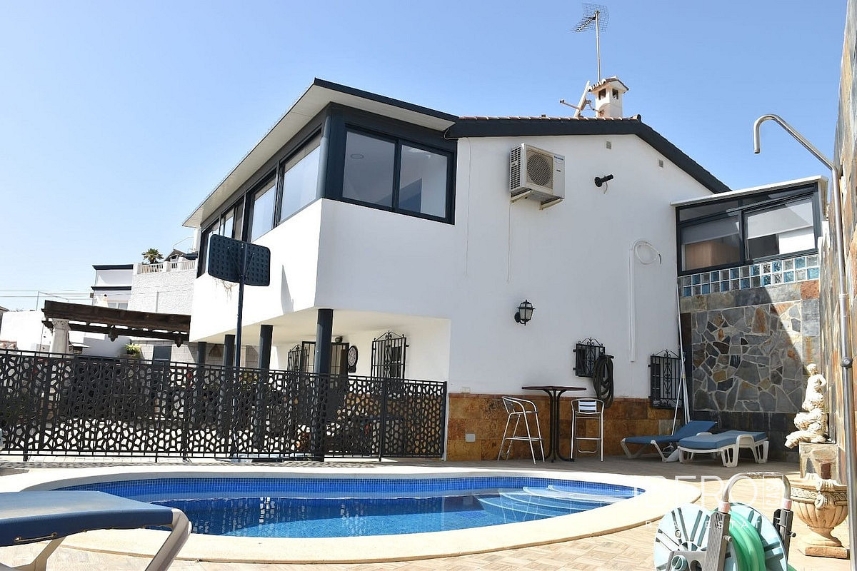 Prodej domu 144 m² s pozemkem 284 m²