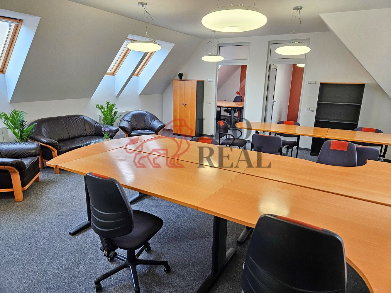 Pronájem kanceláře 66 m² – fotografie 3