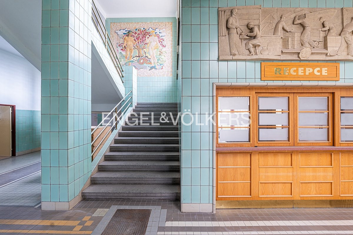 Pronájem kanceláře 1 430 m² – fotografie 2