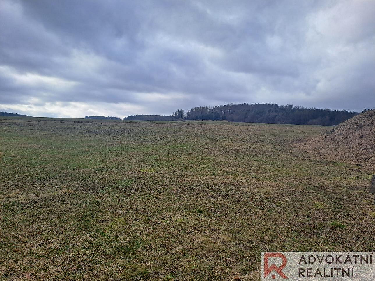 Prodej stavebního pozemku 1 147 m² – pohled 2