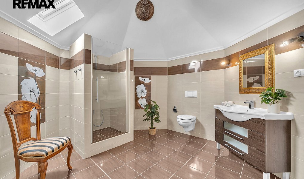 Prodej domu 285 m² s pozemkem 968 m², Šestajovice – náhled fotky 30