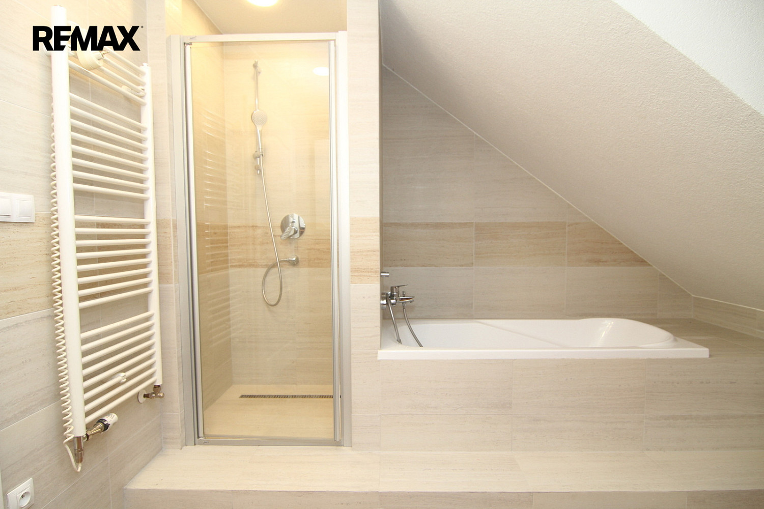 Pronájem bytu 5+kk 105 m² — photo 3