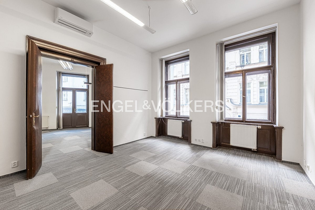 Pronájem kanceláře 206 m²
