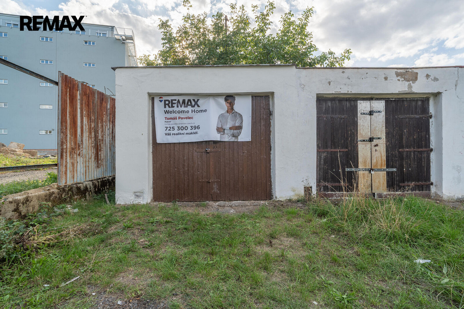 Prodej zděné garáže 21 m2 - Praha 9, Kbely, u Železnobrodské ulice parkování, sklad i investice