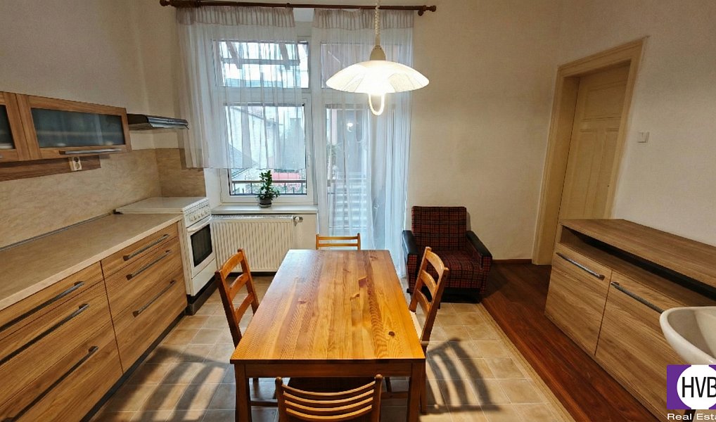 Prodej domu 300 m² s pozemkem 213 m², Dobrovice – náhled fotky 2