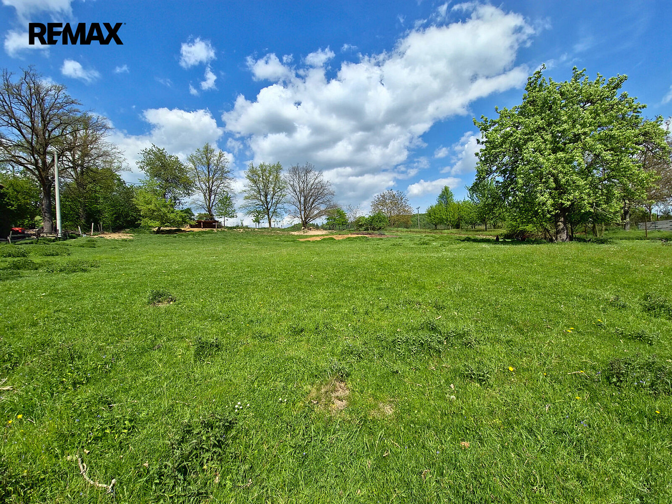Prodej stavebního pozemku 1 384 m²