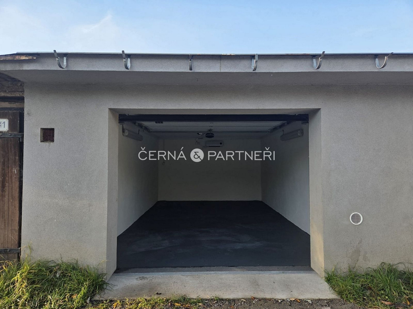 Prodej vyhřívané garáže 22 m2 bílina — photo 2