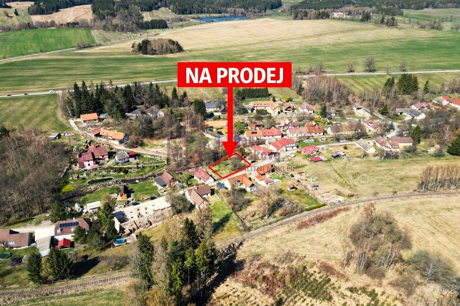 Prodej stavebního pozemku 879 m² – fotografie 3
