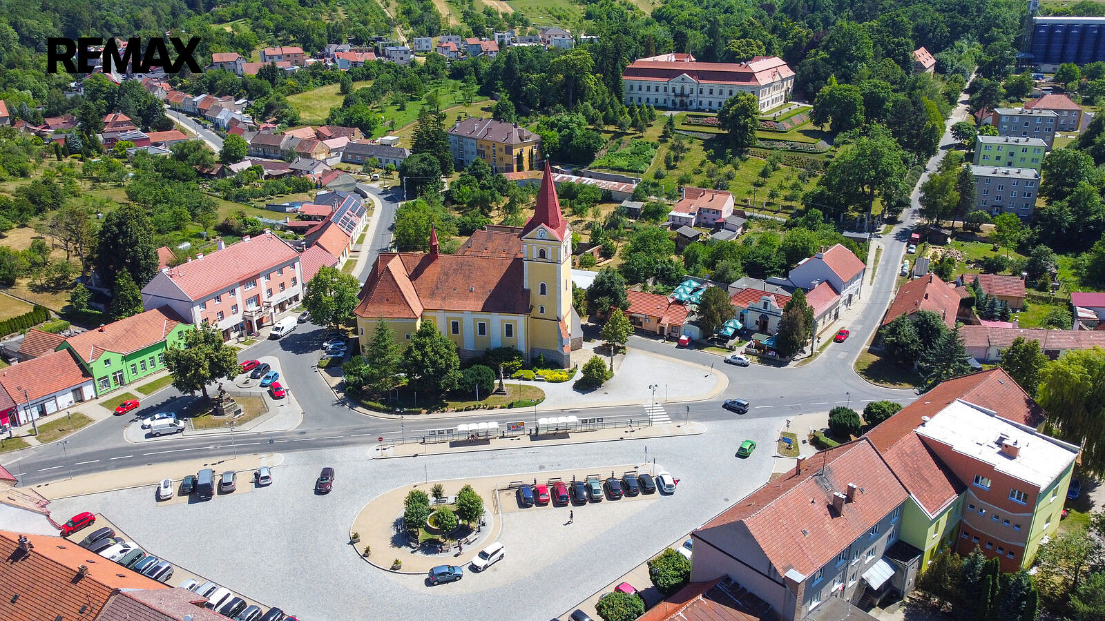 Prodej komerčního objektu s restaurací, bytem 2+kk a garáží Koryčany – pohled 3