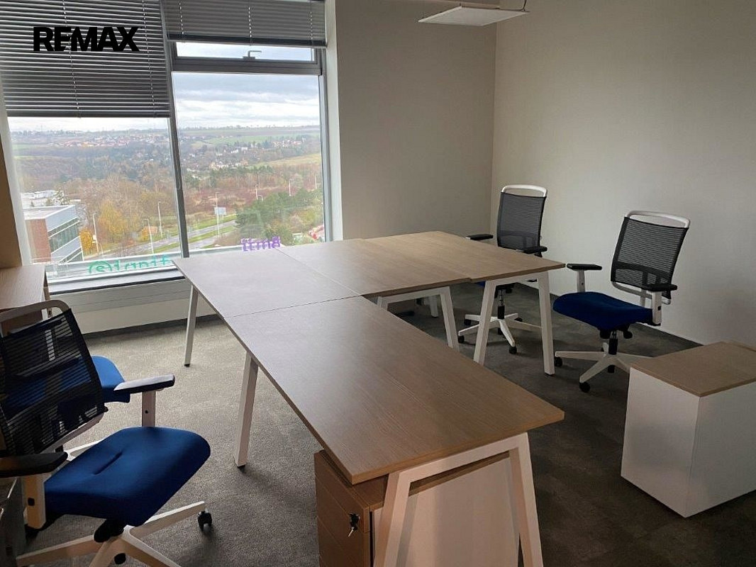 Pronájem kanceláře 394 m² – fotografie 2