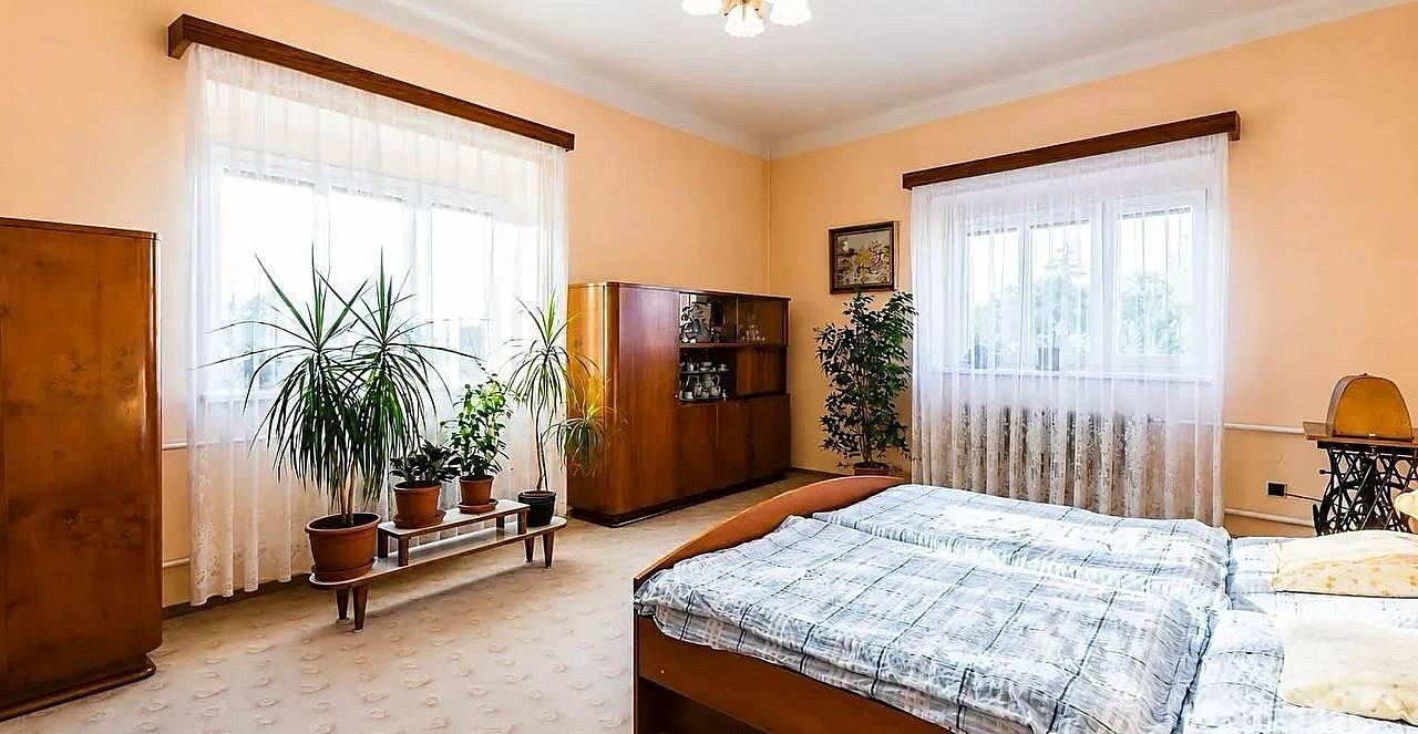 Pronájem domu 1 300 m² s pozemkem 1 022 m² – fotografie 4