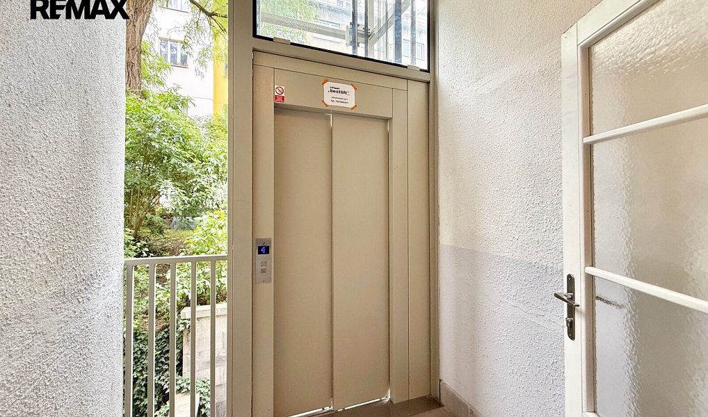 Prodej bytu 1+1 45 m², Praha – náhled fotky 9