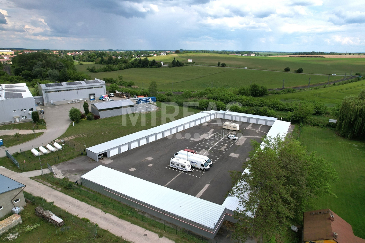 Milovice - pronájem parkovacího stání 15 m2, okr. Nymburk – fotografie 3