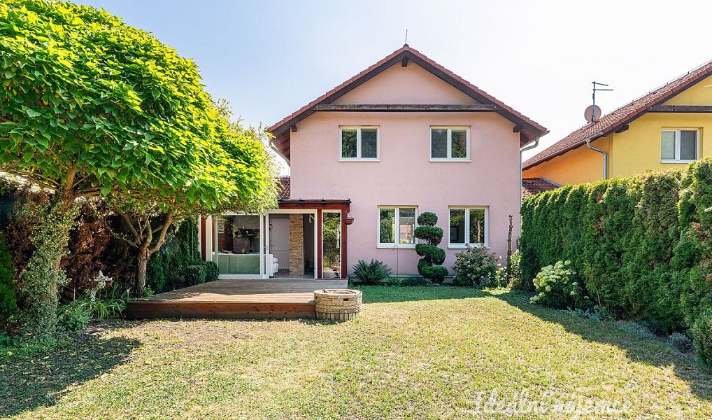 Pronájem domu 141 m² s pozemkem 451 m², Na Svahu, Horoušany, okres Praha-východ