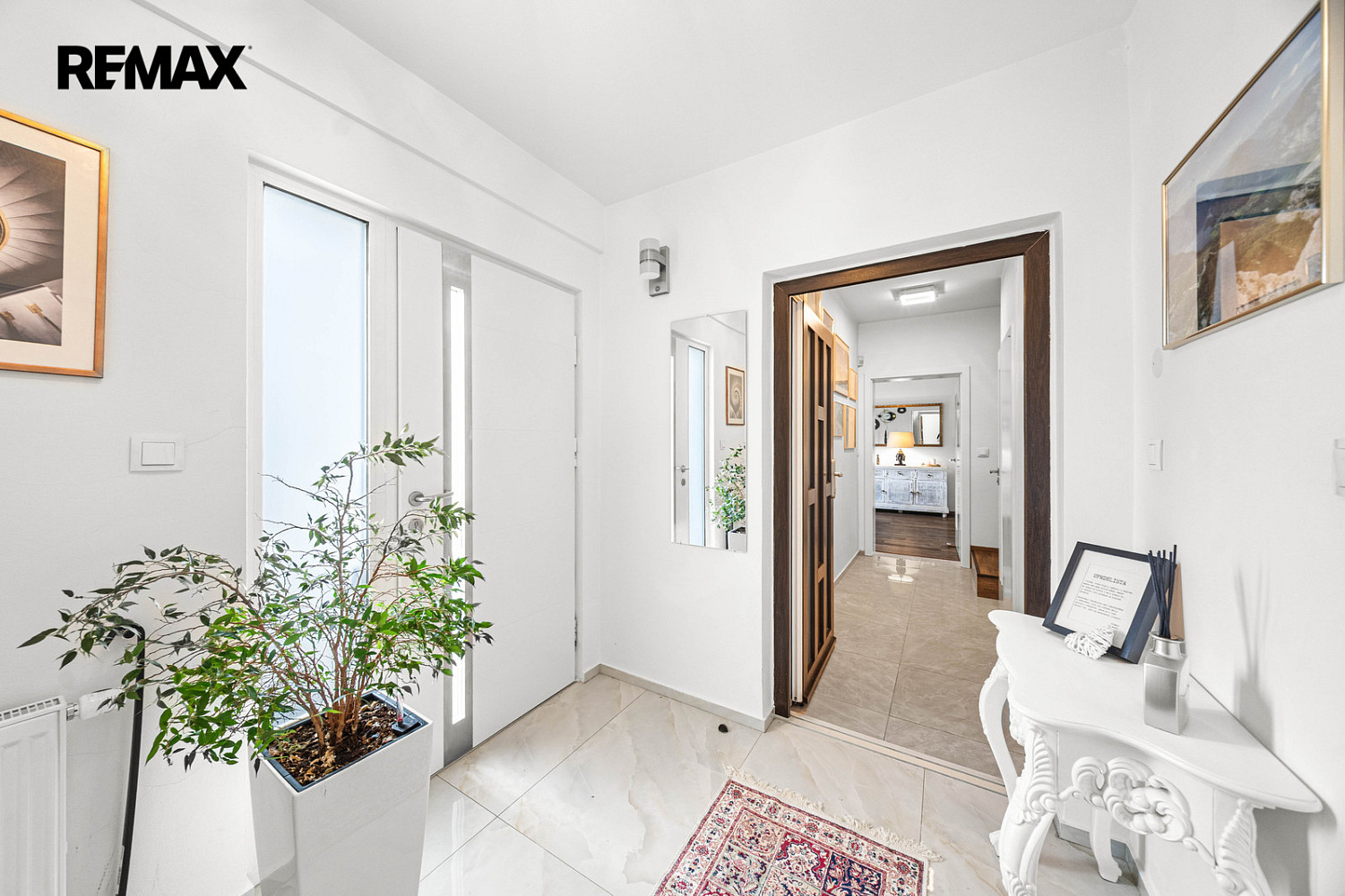 Prodej domu 205 m² s pozemkem 809 m² - View 2