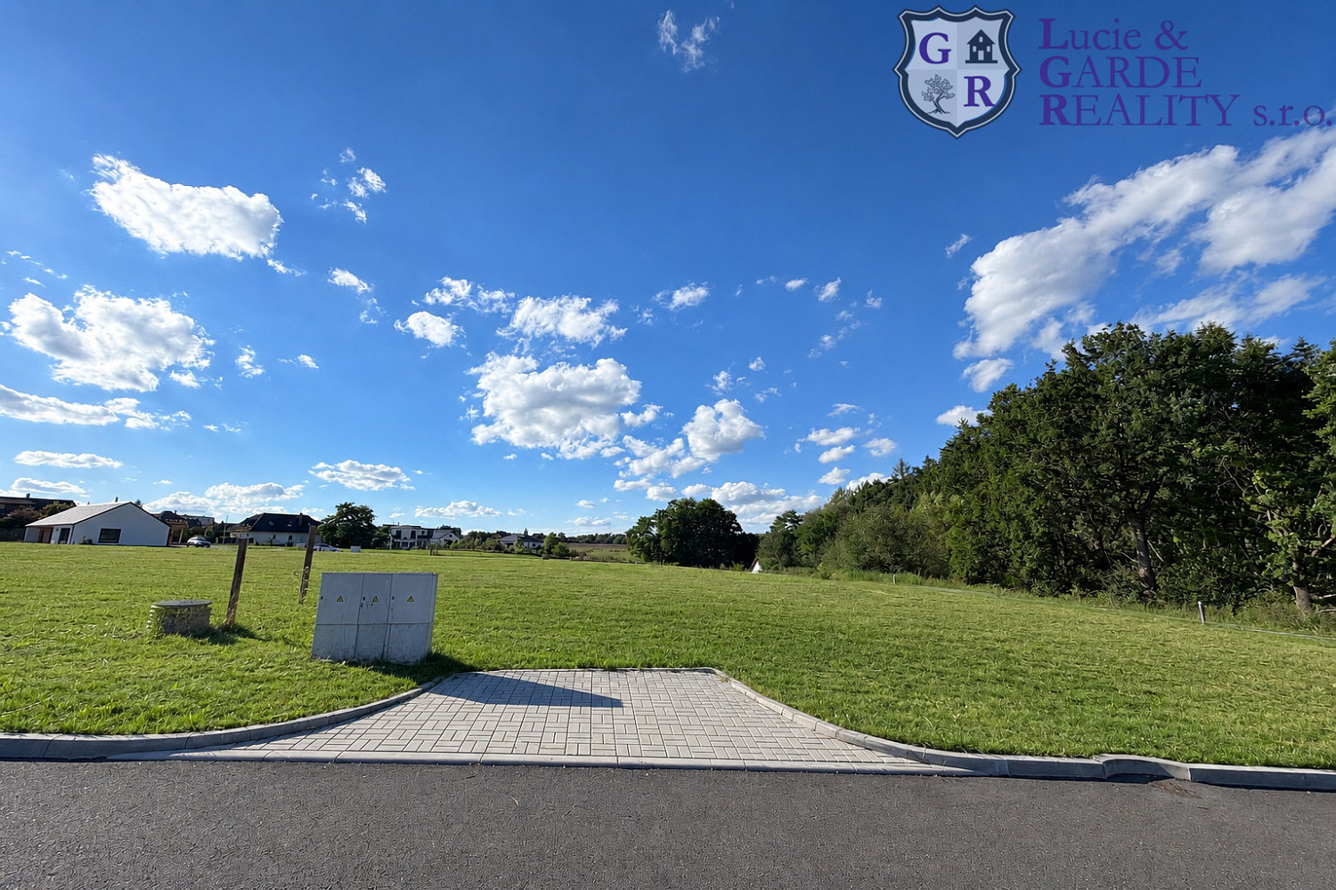 Prodej stavebního pozemku 883 m² – fotografie 2