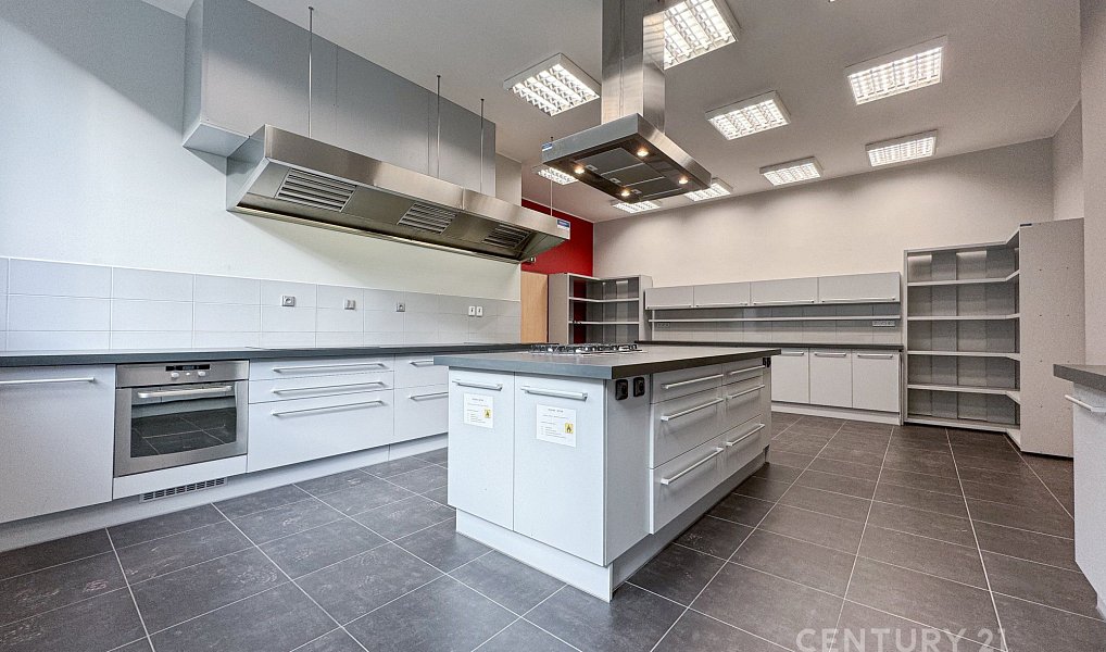 Pronájem výrobních prostor 1 920 m², Adamov – náhled fotky 16