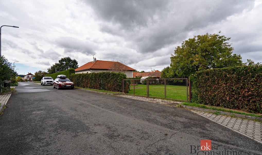 Prodej stavebního pozemku 1 036 m², Výrov – náhled fotky 5