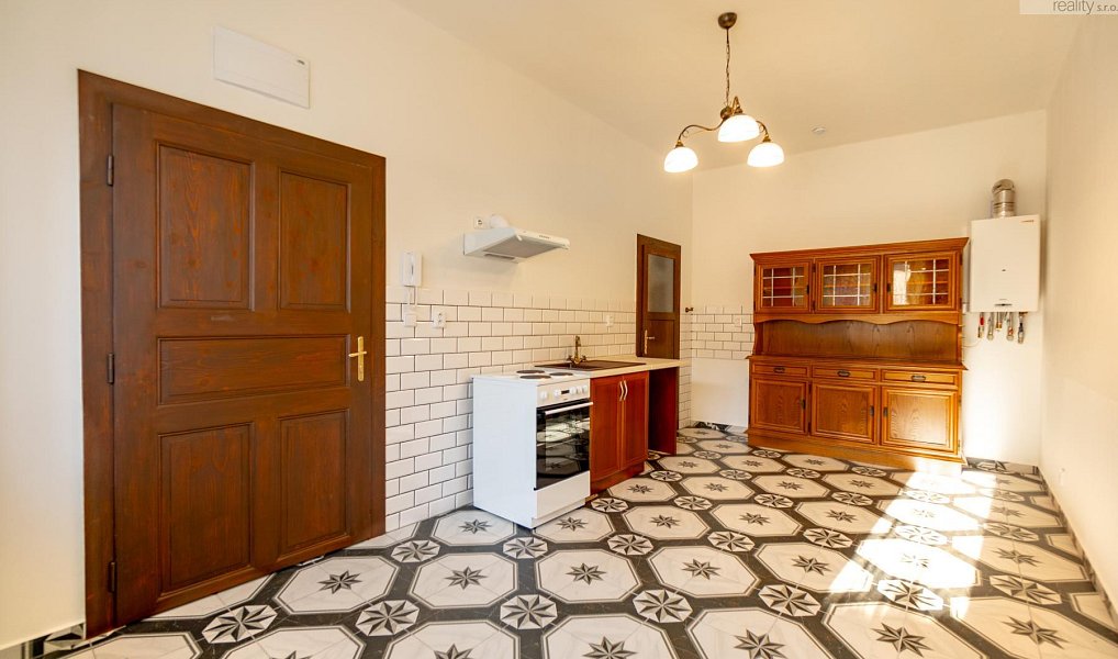 Prodej domu 326 m² s pozemkem 200 m², Žatec – náhled fotky 11