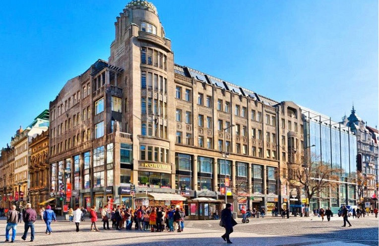 Pronájem kanceláře 373 m²