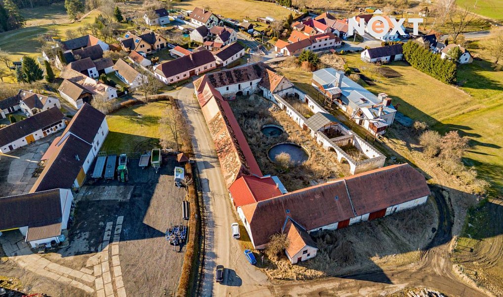 Prodej domu 1 400 m² s pozemkem 9 526 m², Křemže – náhled fotky 3