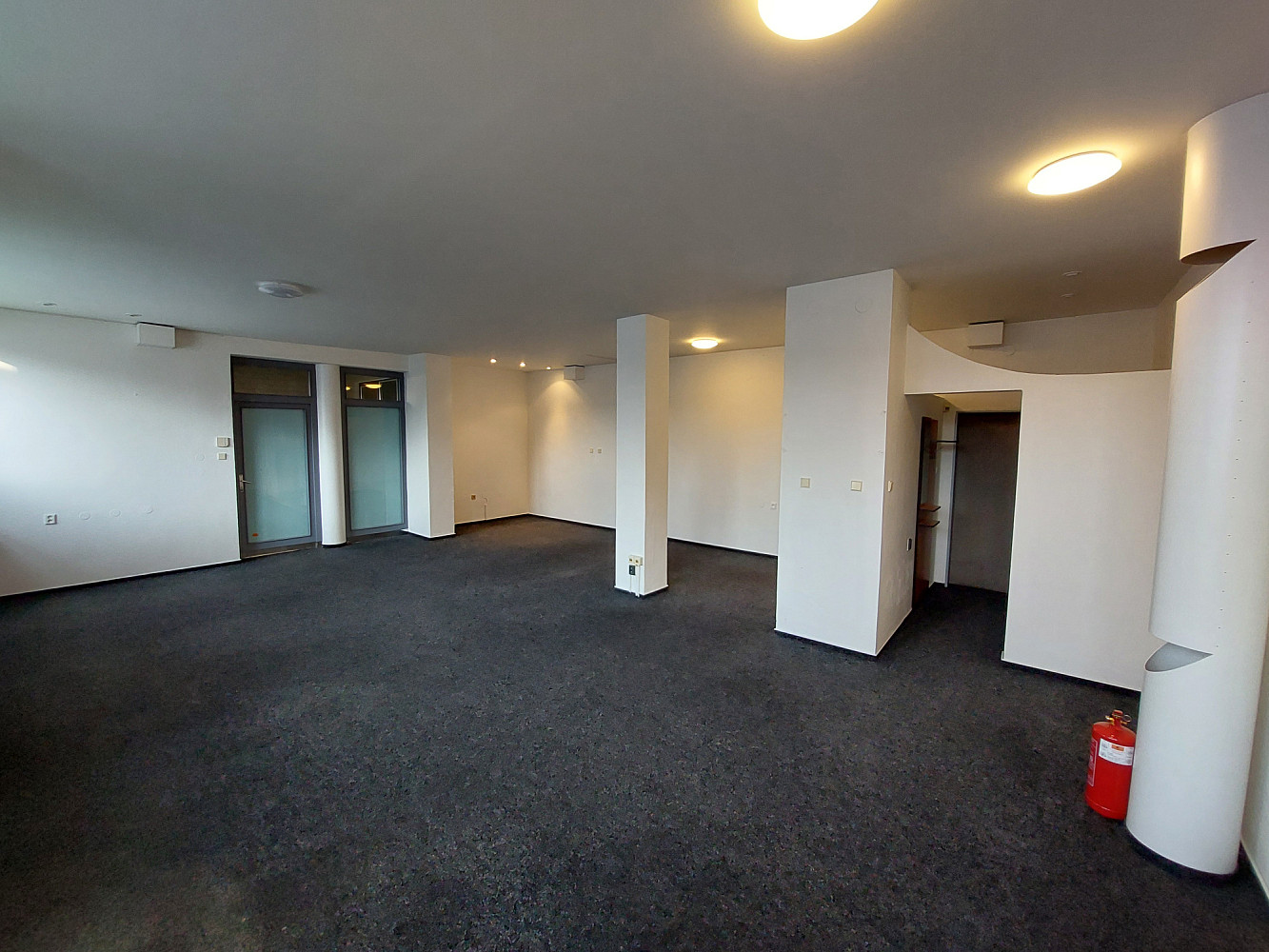 Pronájem obchodních prostor 82 m² – pohled 2