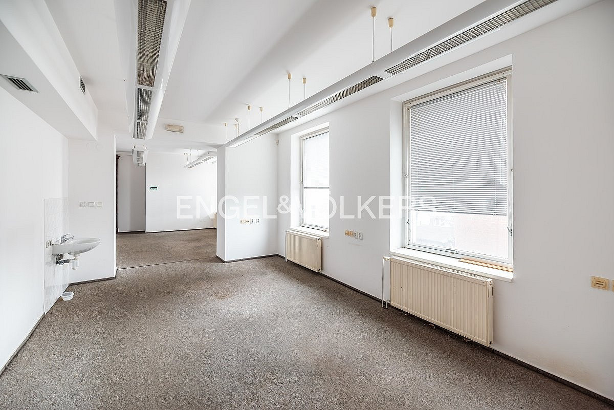Pronájem skladovacích prostor 1 767 m² – fotografie 3