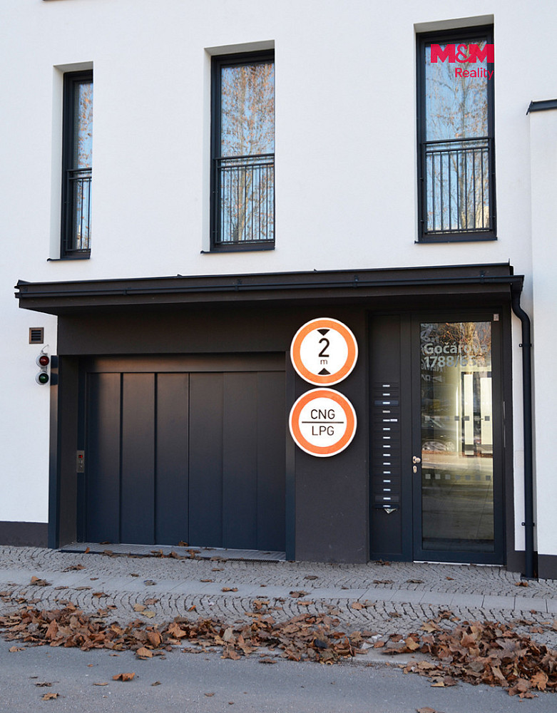 Pronájem garážového stání, 13 m2, hradec králové — photo 4