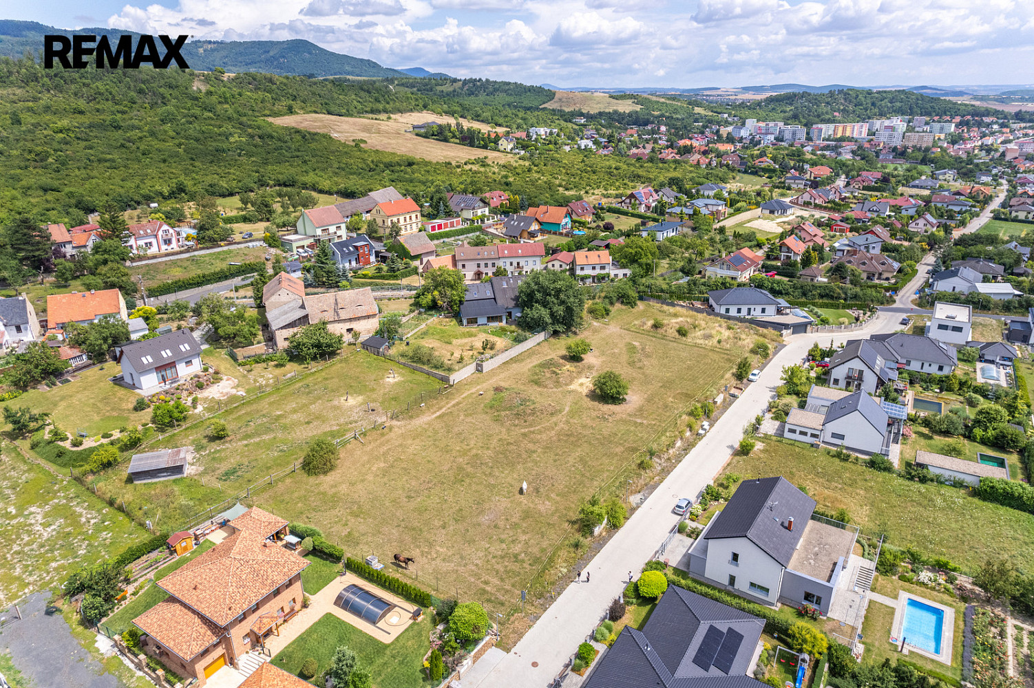 Prodej stavebního pozemku 1 042 m² – další