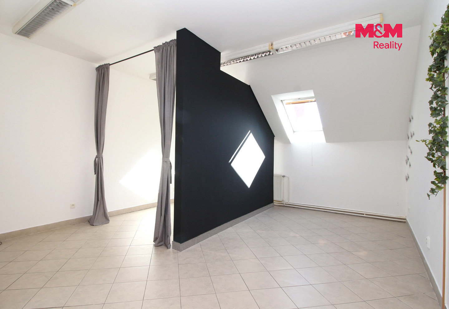 Pronájem obchodních prostor 24 m² – fotografie 2