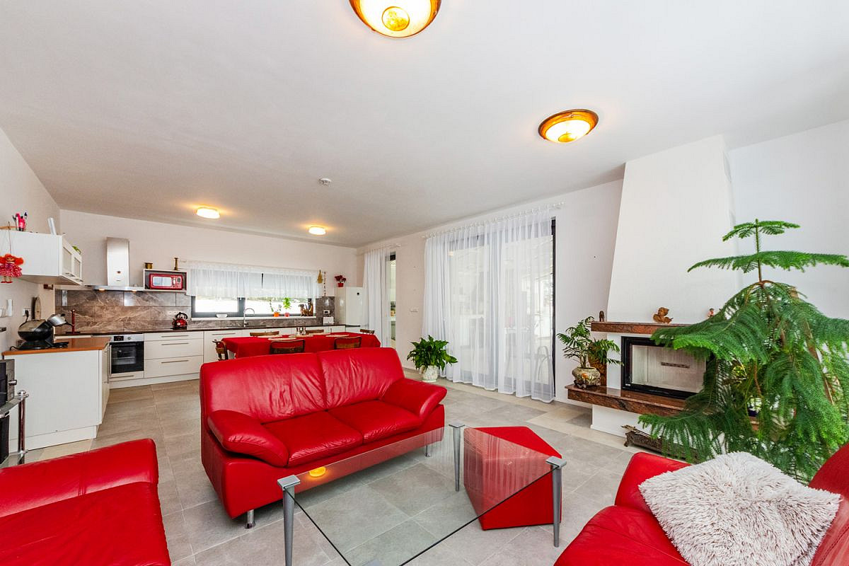 Prodej domu 228 m² s pozemkem 1 281 m² – pohled 6