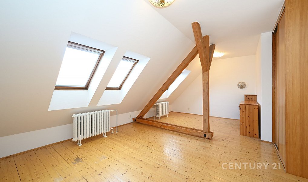 Prodej bytu 2+1 104 m², Praha – náhled fotky 3