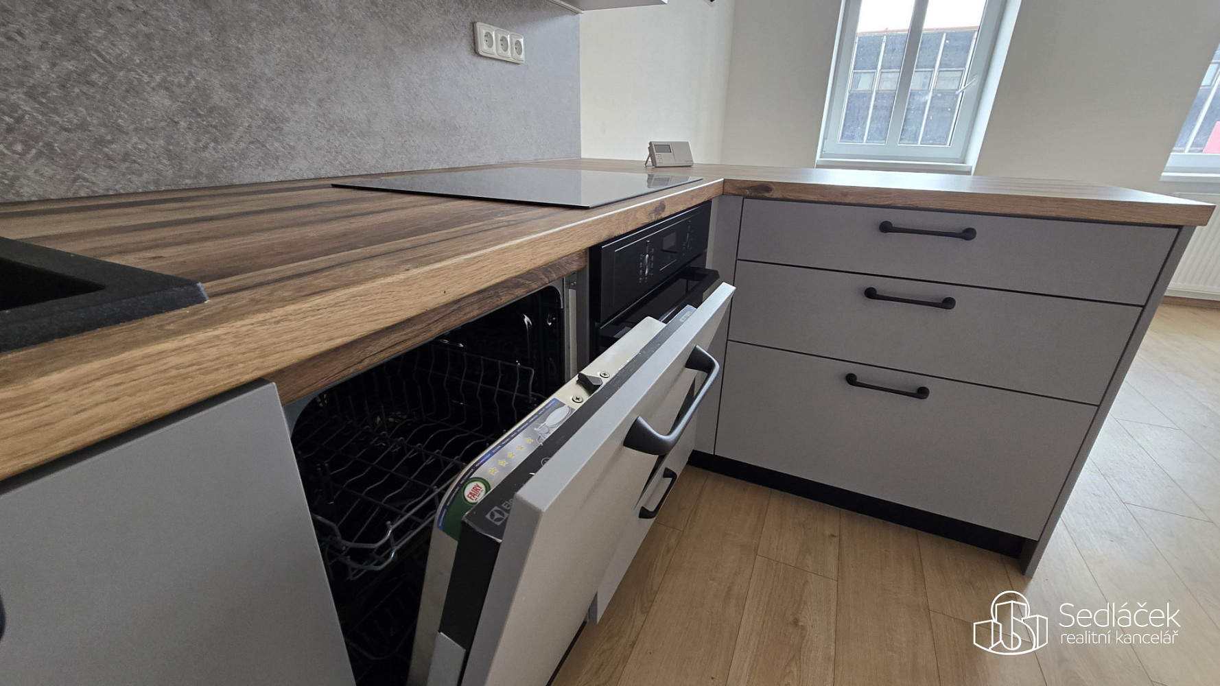 Pronájem bytu 2+kk 48 m² – fotografie 2