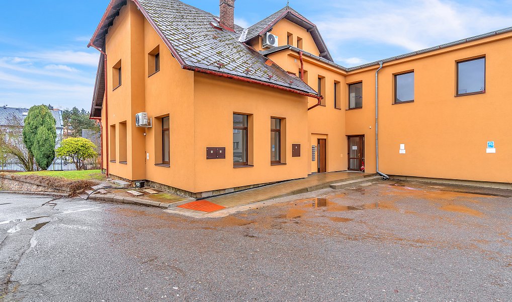 Prodej vily 375 m² s pozemkem 258 m², Vamberk – náhled fotky 2