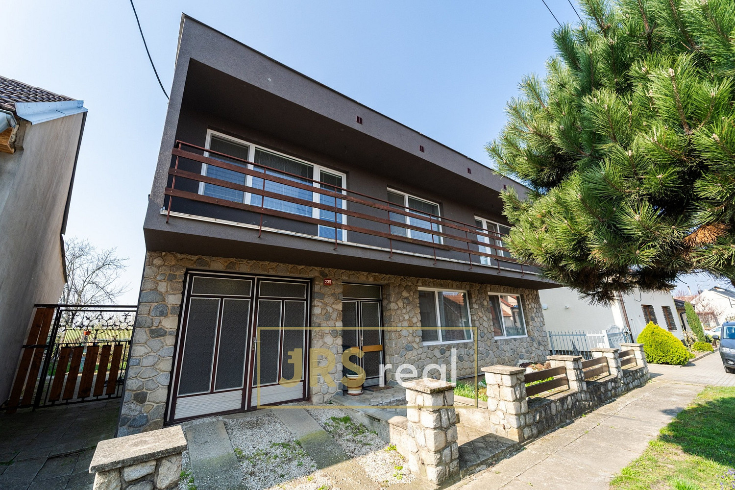 Prodej domu 200 m² s pozemkem 437 m²