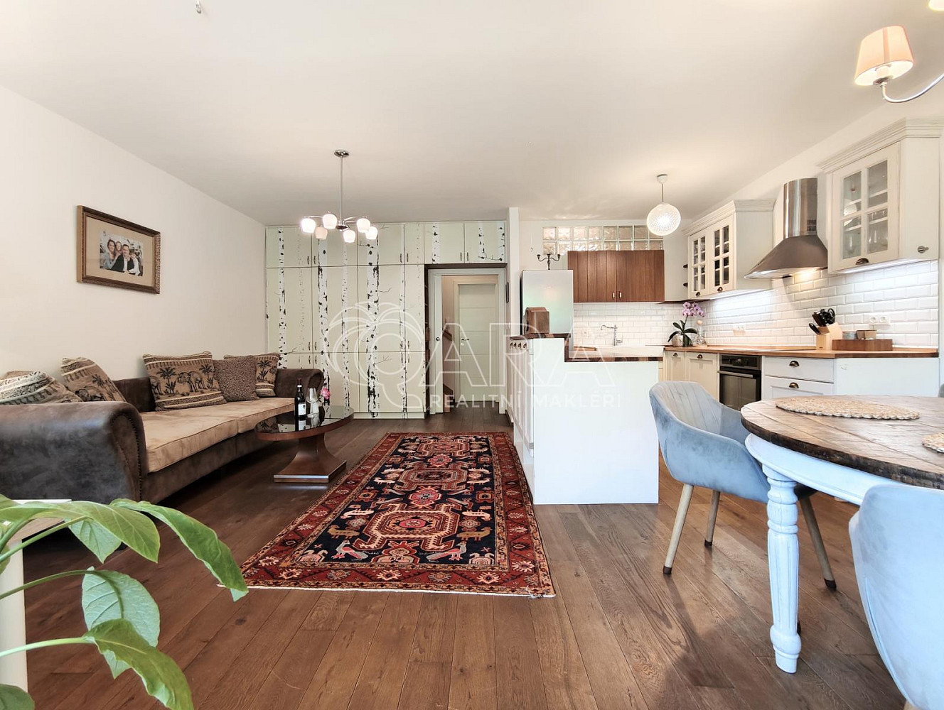Pronájem bytu 3+kk 81 m² — photo 2