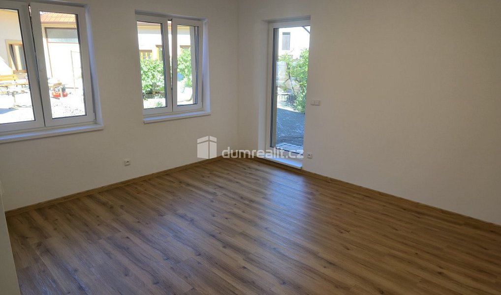 Pronájem bytu 4+kk 75 m², Straky – náhled fotky 8