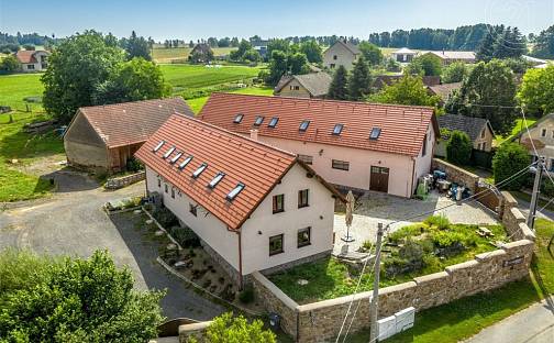 Prodej domu 623 m² s pozemkem 2 938 m², Loket, okres Benešov