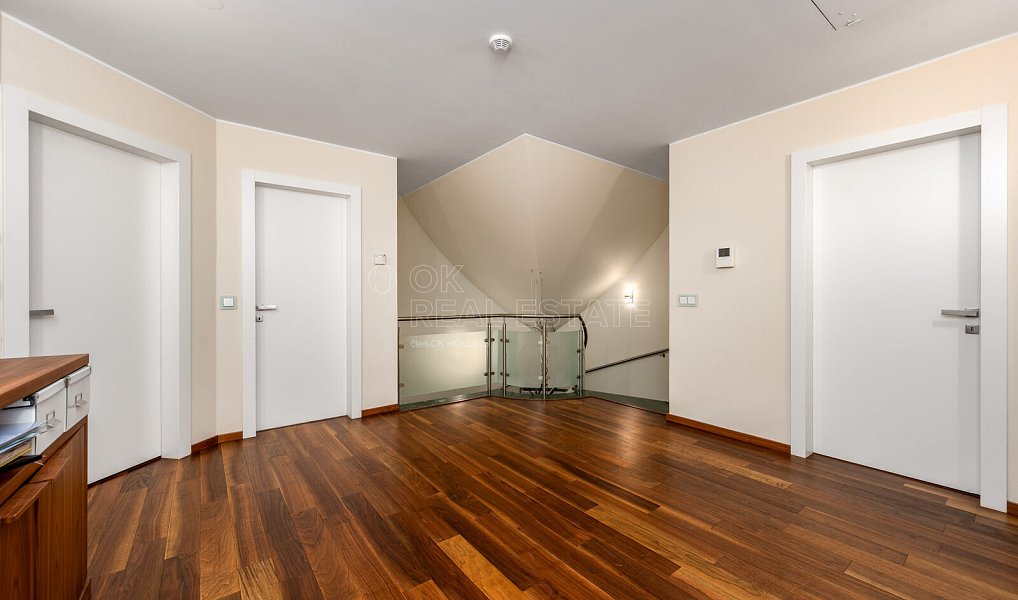 Prodej domu 546 m² s pozemkem 1 608 m², Zvole – náhled fotky 27