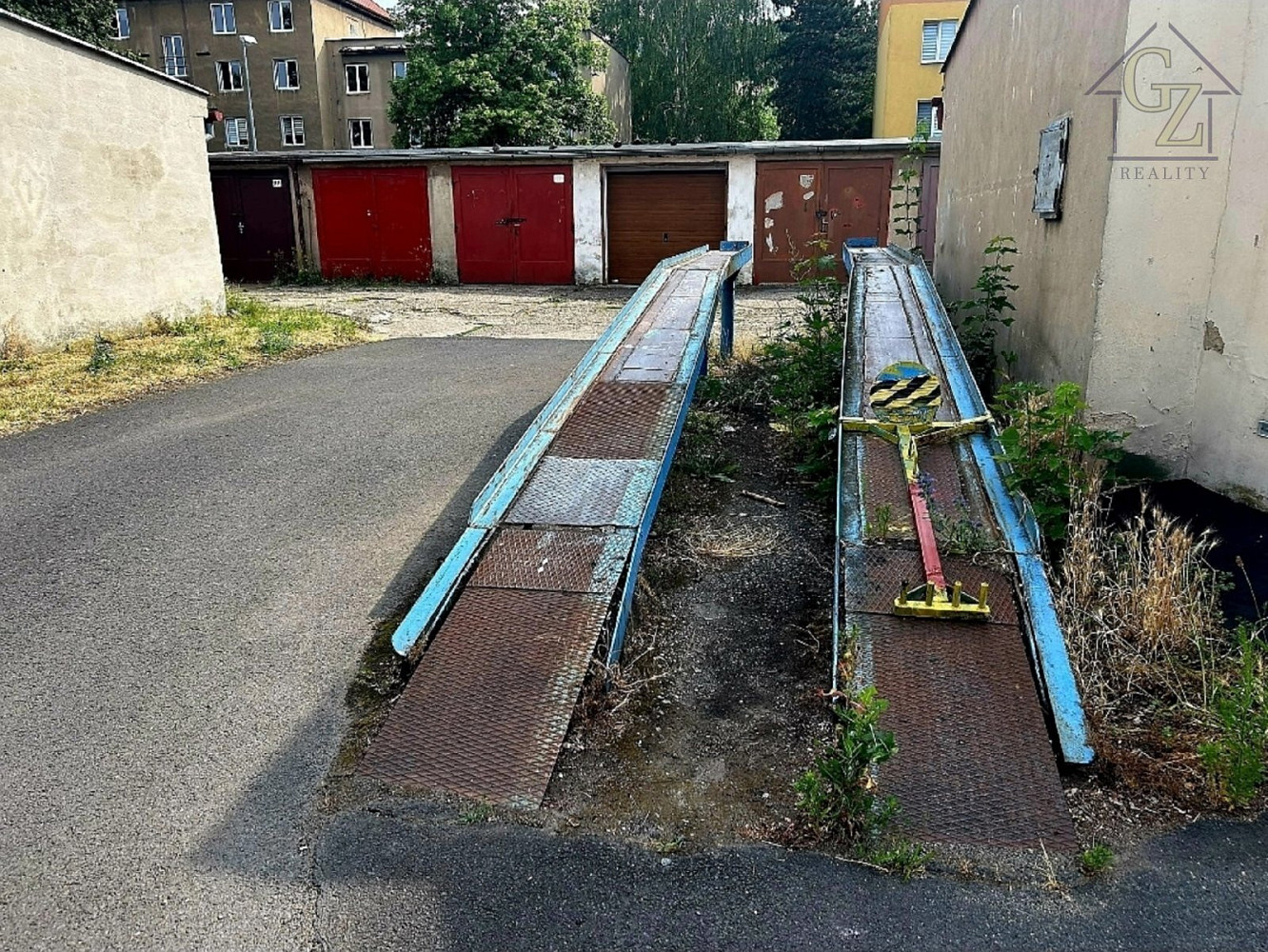 Prodej garáže s výměrou 24 m2 v ov, ulice u školy v mostě — photo 5