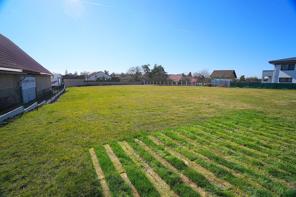 Prodej stavebního pozemku o ploše 2 573 m² v obci Libeň, k.ú. Libeň u Libeře, okres Praha-západ – pohled 3