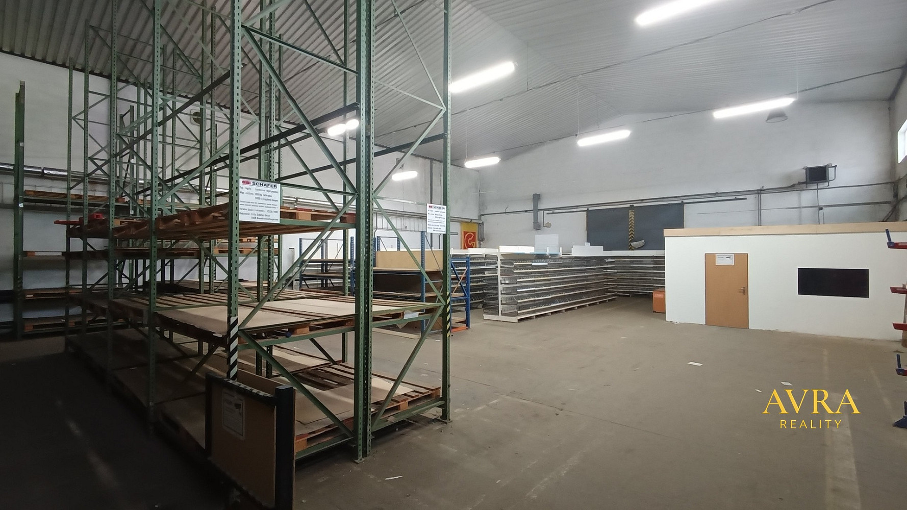 Pronájem skladovacích prostor 300 m² – fotografie 4