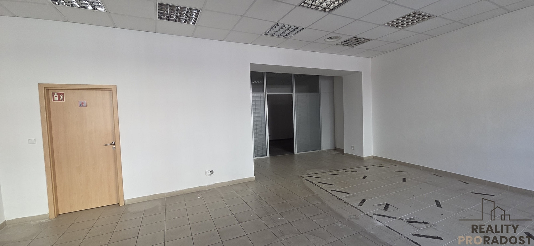 Pronájem obchodních prostor 110 m² – fotografie 2