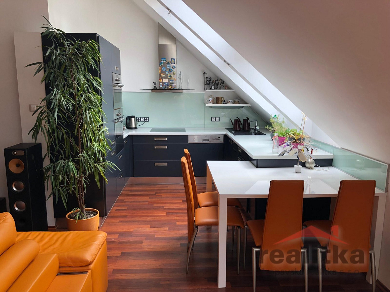 Prodej krásného, mezonetového bytu 4+kk, 130m², se zahradou a parkováním, Opava, ul. Nákladní