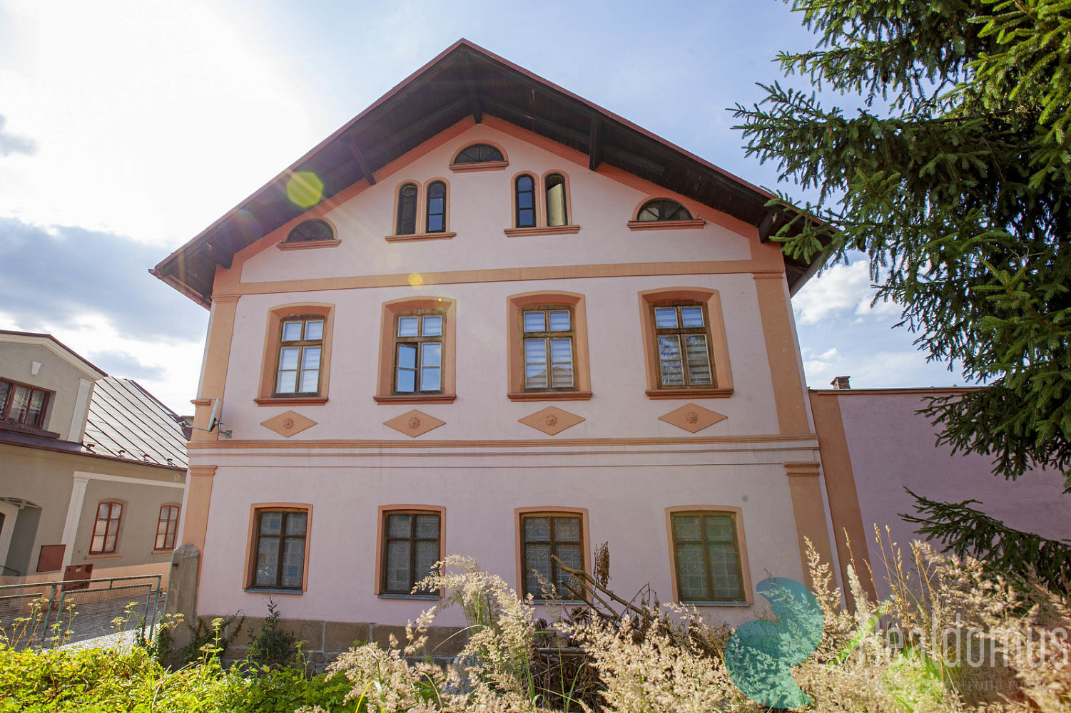 Prodej nájemního domu, činžáku 230 m²