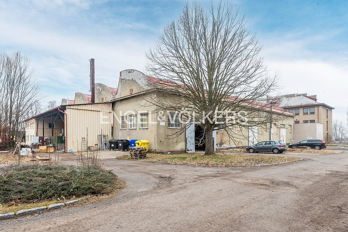 Komercplatība, 3100 m²