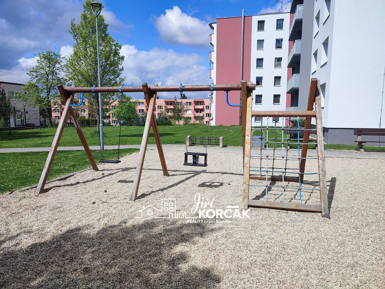 Prodej bytu 1+kk 28 m² — photo 2
