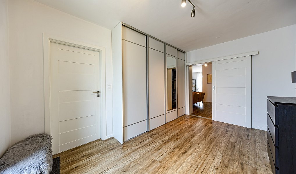 Prodej domu 206 m² s pozemkem 637 m², Staré Město – náhled fotky 27